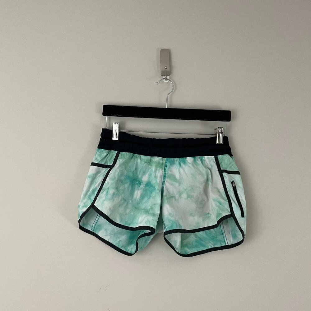 Lululemon Tracker Shorts II Spray Dye White Blue Tropics/Black Size 6